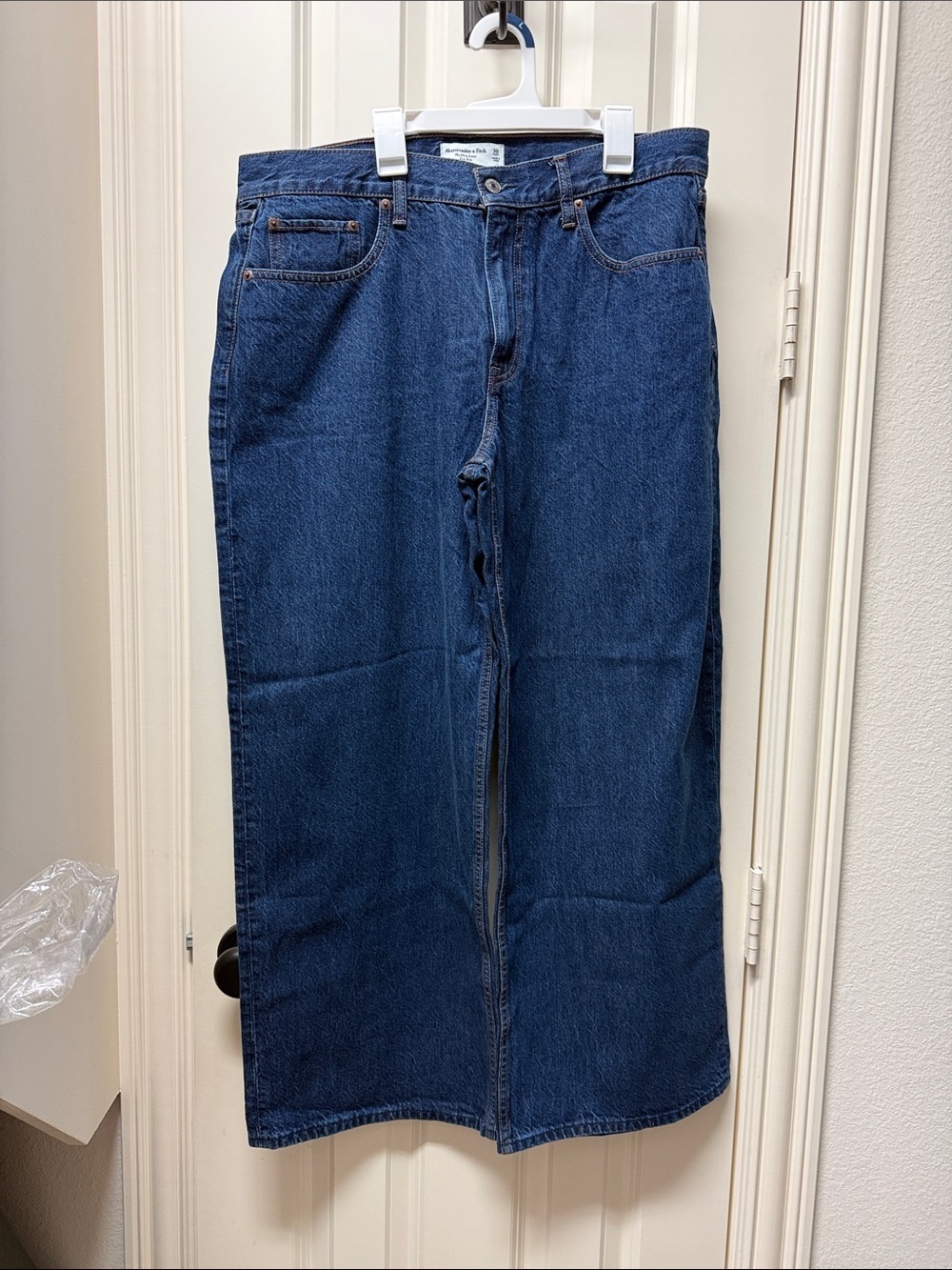 Abercrombie & Fitch Women's Relaxed Dark Blue Jeans